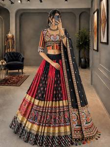 Ensemble Lehenga en Soie Malai Imprimé Miroir Royal avec Gota Doré, Élégant Lehenga en Soie Malai Brodé de Miroirs - Product Image 1
