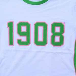 Chemise blanche haut de gamme pour femme, imprimé lettres grecques, bordure verte et rose, col rond, haut décontracté de qualité supérieure pour sororité, 1908 - Product Image 6