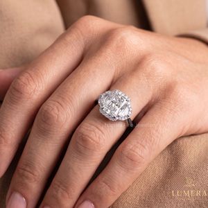 High-End Radiant Cut Halo Lab Grown <b>Diamond</b> Engagement <b>Ring</b> with Trapezoid Side Stones 14K 18K Gold Platinum OEM ODM - Product Image 5