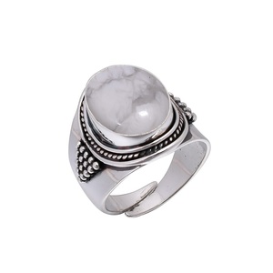 Anillo Hecho a Mano de Plata de Ley 925 con Howlite Natural – Anillo de Piedra Preciosa Único para Mujer, Joyería Boho - Product Image 3