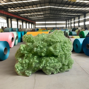 เส้นใยโพลีเอสเตอร์คุณภาพสูง 15D HCS สีเขียว เกรด A เส้นใยโพลีเอสเตอร์รีไซเคิลสำหรับยัดไส้ของเล่น หมอน ที่นอน - Product Image 1