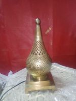Lanterne marocaine sur pied en laiton filigrané, faite à la main, amovible, écologique, dorée, grande, design creux en forme de goutte d'eau, style oriental