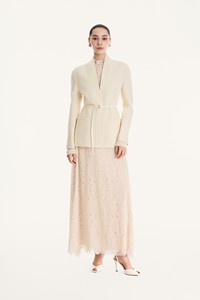 Vente en gros de jupes pour femmes : jupe longue ELARA MIDI en maille, 92% polyester, 8% rayonne, jupe longue droite en soie pour femmes - Product Image 6