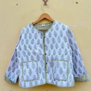 Chaqueta de Algodón con Estampado de Bloques, Hecha a Mano en India, Chaqueta Acolchada Kantha de Algodón Blanco, Chaqueta Reversible con Estampado Floral Estilo Boho - Product Image 1