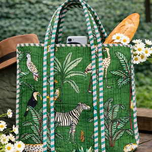 Sac fourre-tout matelassé en pur coton fait main indien pour femme, idéal pour la plage, les soirées, le rangement et les voyages, imprimé - Product Image 1