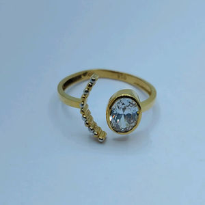 Bague ouverte élégante en or 22 carats avec diamant ovale et design incurvé en pierre, bague ajustable élégante pour femme, bijoux modernes - Product Image 1