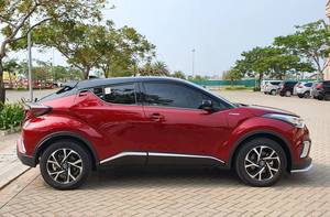 โตโยต้า C-HR SUV ปี 2020 มือสอง เกียร์อัตโนมัติ ไฟหน้า LED เบาะหนังสีเข้ม 6 ที่นั่ง พวงมาลัยซ้าย - Product Image 3