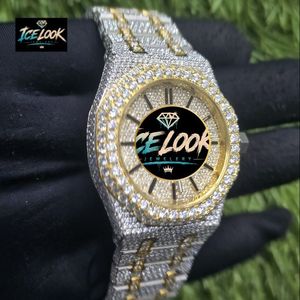 Reloj de Cuarzo de Lujo para Hombre Ice Cubed, de Acero Inoxidable, con Esfera de Cristal de Zafiro, Tono Plateado y Dorado, Incrustaciones de Moissanita, Reserva de Energía Oculta - Product Image 3