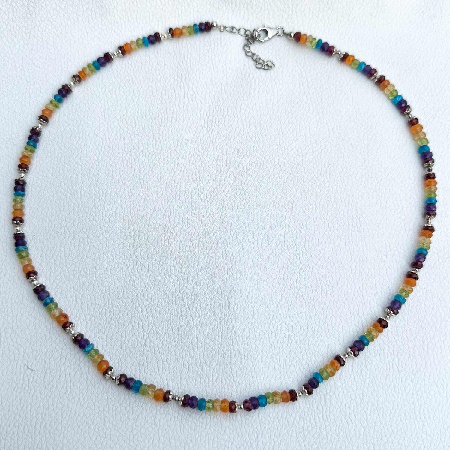 สีน้ำตาล