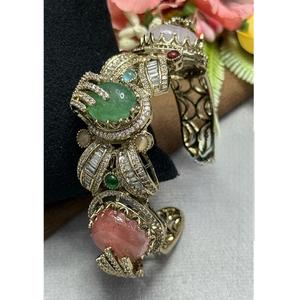 Bracelet à breloques plaqué or de qualité supérieure avec moissanite, idéal pour les mariages, les fiançailles, les soirées et les occasions spéciales pour femmes. - Product Image 2