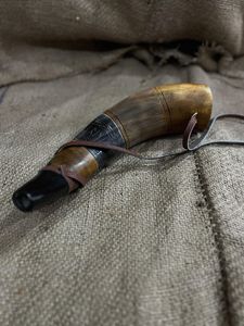 Cuerno de Bebedero Natural de Alta Calidad con Correa de Cuero Cosida, Soporte para Colgar, Sin Olor, a Prueba de Fugas, Personalizado, Estilo Vikingo Artesanal - Product Image 3