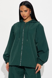 Veste coupe-vent à capuche zippée en nylon pour femme, manches lanternes, streetwear, fabricant OEM, fournisseur ODM - Product Image 2
