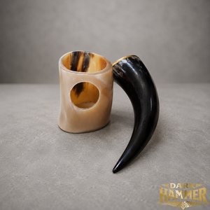 Dark Hammer DHA-101100 Cuerno para beber hecho a mano, ecológico, de cuerno de búfalo natural, con diseño de lobo, punta de latón, borde de latón y soporte para cuerno - Product Image 2