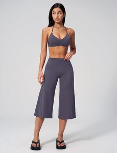 Conjunto de Yoga Gris sin Costuras con Top Corto Halter y Pantalones Culotte de Cintura Alta, 2 Piezas, Color Sólido, Ropa Deportiva Transpirable - Product Image 2