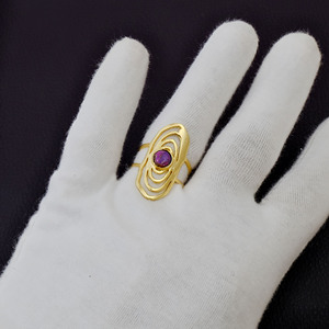 Bague ajustable en améthyste violette plaquée or, motif tourbillon, faite à la main, large et imposante, avec pierre précieuse naturelle, bijou bohème - Product Image 4