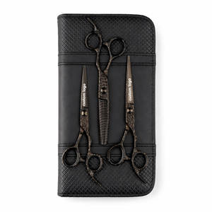 Kit de ciseaux de coiffure professionnels Rockstar Matte Black Triple Set, acier inoxydable de haute qualité, pour salon et barbier - Product Image 1