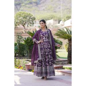 Ensemble de robe en viscose jacquard pour femmes avec dupatta en soie russe - Product Image 6