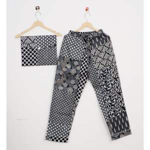 ชุดนอนผ้าฝ้ายอินเดียสีดำสำหรับผู้หญิง งานแฮนด์เมดสุดหรู ลายดอกไม้พิมพ์ลายลำลอง เสื้อชุดนอนงานฝีมือช่างฝีมือ ชุดนอนสำหรับกลางคืน แห้งเร็ว - Product Image 3