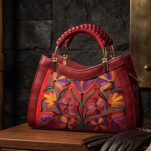 Sac à main bohème en coton bordeaux avec broderie cachemire motif bouquet tropical et fermeture éclair unique pour les voyages en extérieur - Product Image 6