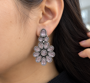 Boucles d'oreilles clous fleur tendance en pierre lavande pâle pour femme, bijoux fantaisie, vente en gros - Product Image 3