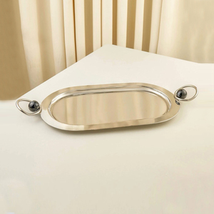 Plateau de service élégant en métal argenté avec poignées perlées et forme ovale, idéal pour une décoration intérieure sophistiquée et le service de table - Product Image 1