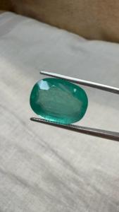 Émeraude zambienne naturelle à 100 %, taille coussin, 5,97 carats, pierre brute |   Jai Narayan Gems Pierre précieuse verte Bijoux fins Vente en gros Exportation - Product Image 2