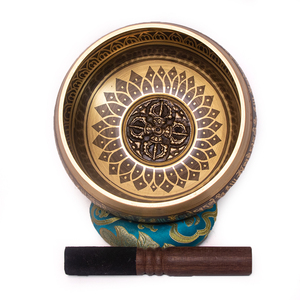 Bol chantant tibétain de 20 cm en laiton, gravé à la main avec mantra, 8 pouces, pour méditation et sonothérapie, avec marteau Vajra Mandala Cu - Product Image 1