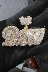 Colgante de Joyería Fina Personalizado con Letra, Nombre, Número o Logotipo, con Incrustaciones de Diamantes Moissanite Redondos, Estilo Hip Hop, Colgante de Dos Tonos - Product Image 3