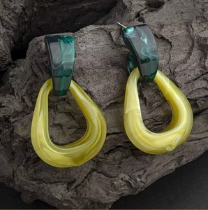 Boucles d'oreilles pendantes en résine, boucles d'oreilles statement en résine, boucles d'oreilles en résine en forme de goutte, artisanat abstrait en résine, couleur personnalisée - Product Image 6