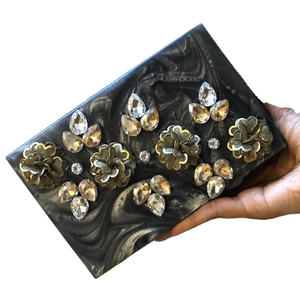 กระเป๋าถือดีไซน์เรโทรสุดฮิต วัสดุอะคริลิก สำหรับสาวๆ สินค้าขายดี คุณภาพสูง เหมาะสำหรับงานปาร์ตี้ งานแต่งงาน โดย MULTI CRAFT - Product Image 1