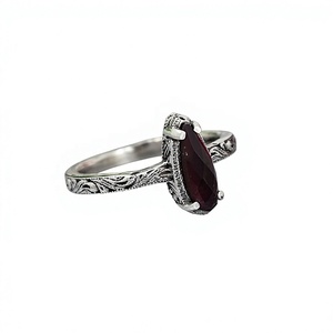 Anillo de Plata de Ley 925 con Granate, Corte Pera, Grabado Floral Vintage, Piedra de Nacimiento de Enero, para Mujer - Product Image 1