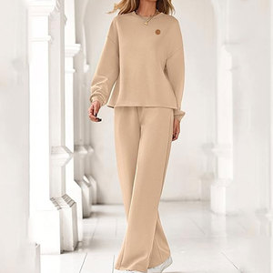 Ensemble de survêtement classique pour femme, doux et assorti, pour un confort quotidien, des activités de loisirs et un style week-end. - Product Image 2