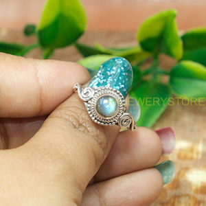 แหวนเงินแท้ 925 ประดับพลอยลาบราดอไรต์สีน้ำเงินธรรมชาติทรงรีแบบคาโบชอง งานแฮนด์เมด ดีไซน์เนอร์เงินแท้ - Product Image 2