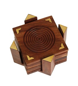 Posavasos de madera hechos a mano para tazas, vasos, ollas calientes y vajilla, de la India. - Product Image 1
