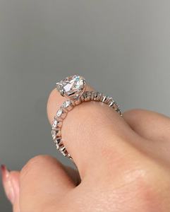 Bague Solitaire Flottante en Moissanite Ronde 1 Carat avec Bande Éternité en Argent 925 Original – Cadeau d'Anniversaire ou de Fête pour Partenaire - Product Image 2