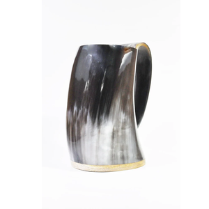 Una noble taza de cuerno hecha a mano que resuena con la historia, una taza de cuerno para coleccionistas que buscan encanto rústico y tradición ancestral. - Product Image 2