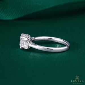 Bague de fiançailles à trois pierres en diamant cultivé en laboratoire certifié IGI, taille brillant rond, or blanc 14K/18K, pour femme - Product Image 6