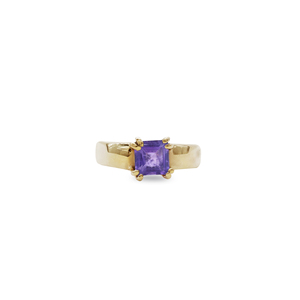 Anillo de latón chapado en oro de 18 quilates con amatista |   Solitario con Corte Esmeralda - Product Image 1