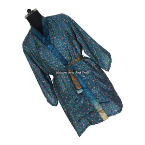 KS009 Kimono court en soie vintage pour femme, style bohème, ample, imprimé floral coloré, idéal pour la plage et les vacances - Product Image 6