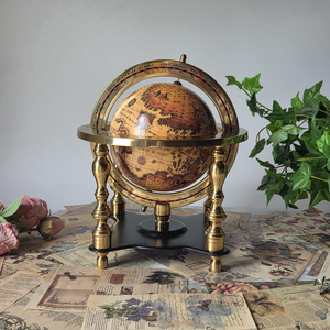 Globe armillaire de luxe en laiton avec carte du monde antique, support à quatre piliers, décoration de bureau exécutive vintage - Product Image 2