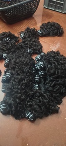 Cheveux bouclés Remy, texture bouclée rebondissante, toucher doux, noir naturel, tissage de cheveux lisses, double trame machine - Product Image 5
