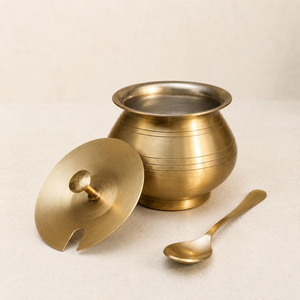 Olla de Agua Hecha a Mano de Latón Puro, Beda Gada, Tradicional para Rituales Hindúes de Puja, Ceremonias Religiosas, Decoración de Bodas y Fiestas - Product Image 2