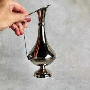Jarra de acero con acabado plateado de estilo único, elegante para servir, ideal para entretenimiento de invitados y uso decorativo. - Product Image 2