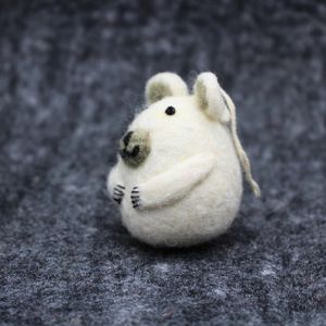 Figura Decorativa de Oso Polar Blanco de Fieltro, Hecho a Mano por Kriti Craft (Modelo PCD3333) - Product Image 5