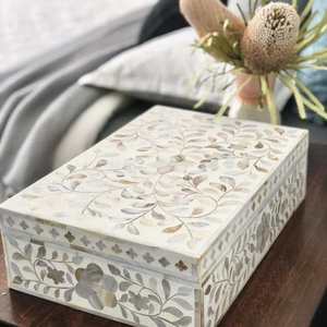 Caja de Almacenamiento de Joyas de Lujo con Incrustaciones de Hueso, Caja Decorativa Tallada a Mano, Caja de Regalo Artesanal de Hueso - Product Image 1