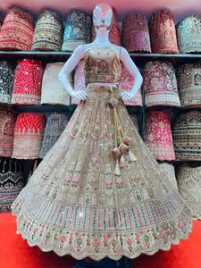 "Opulenta novia de invierno Lehenga Choli: adornos de espejo y Jarkan con estilo pesado, Dupatta y blusa larga para elegancia" - Product Image 4