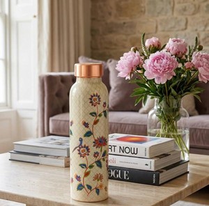 Botella de Agua de Cobre Ecológica, Grabada a Mano y Personalizada, 1L, Acabado Duradero, Diseño Moderno, Empaque Personalizado, Exótica - Product Image 3
