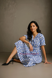 Vestido Maxi Azul con Estampado Floral, 100% Algodón, Elegante, con Volantes, Cuello en V, Estilo Casual, Corte en A, Moda Artesanal para Mujer - Product Image 2