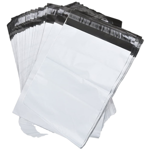 Alto espesor 23*12mm Poly Mailer interior negro exterior blanco Express <span class=keywords><strong>Courie</strong></span> sello adhesivo impermeable zapatos bolsa de embalaje de ropa - Product Image 2