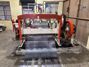 Rouleau de tôle perforée galvanisée durable à mailles losangées pour clôture de sécurité robuste et cloison industrielle - Product Image 6